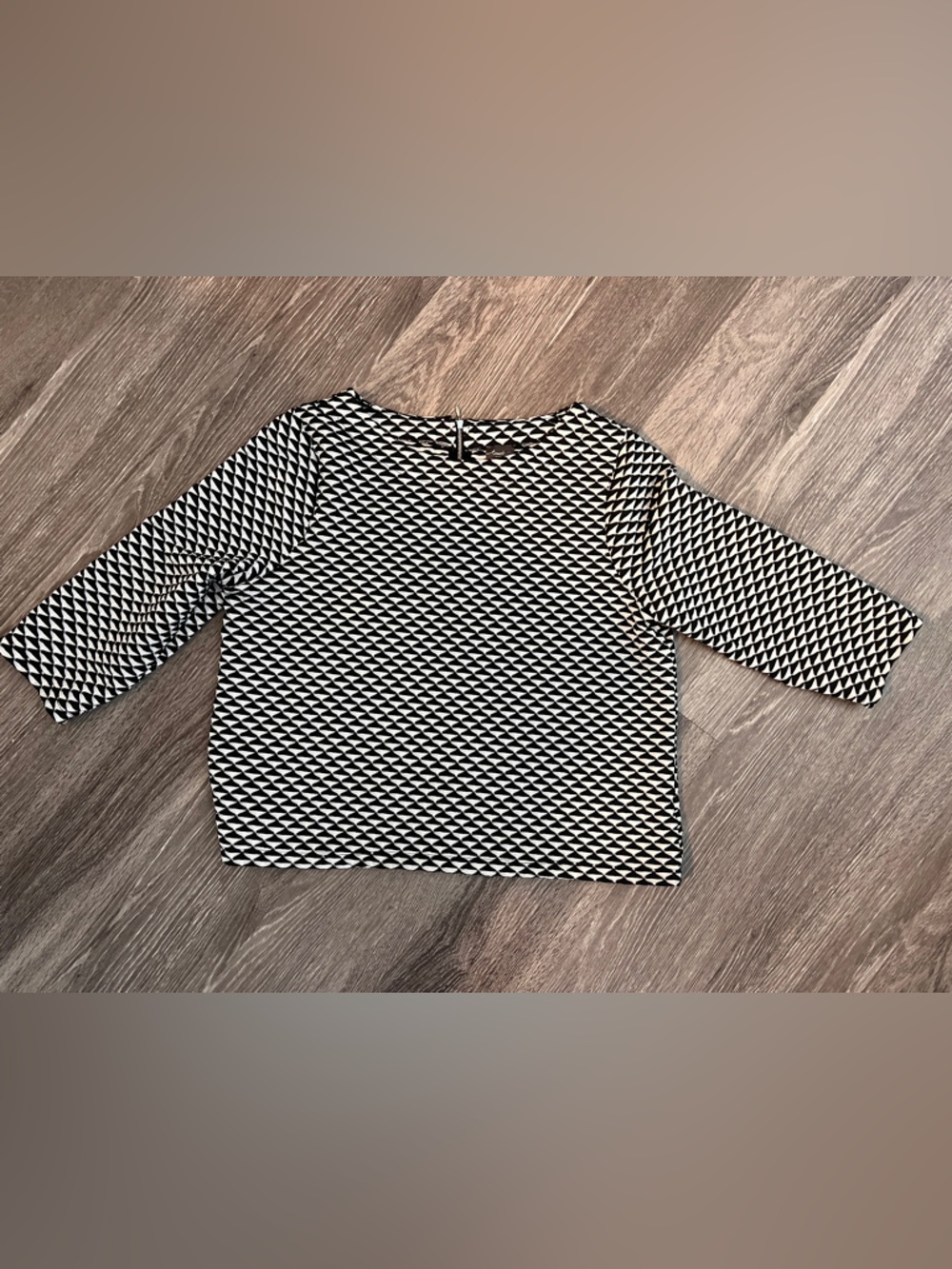 Traveler’s by Chicos Womens Black & White Geometric half length Sleeve Shirt zip